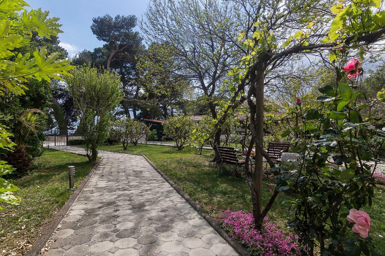 Apartments Villa Mili Brela Exterior foto